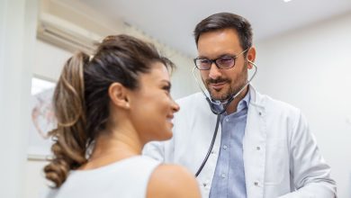Mulheres também podem se consultar com urologista