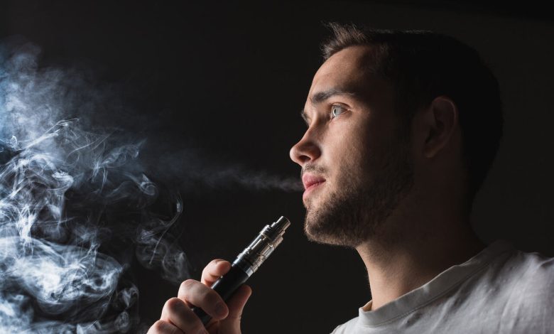 Você fuma cigarro eletrônico? Saiba as consequências para a vida sexual!